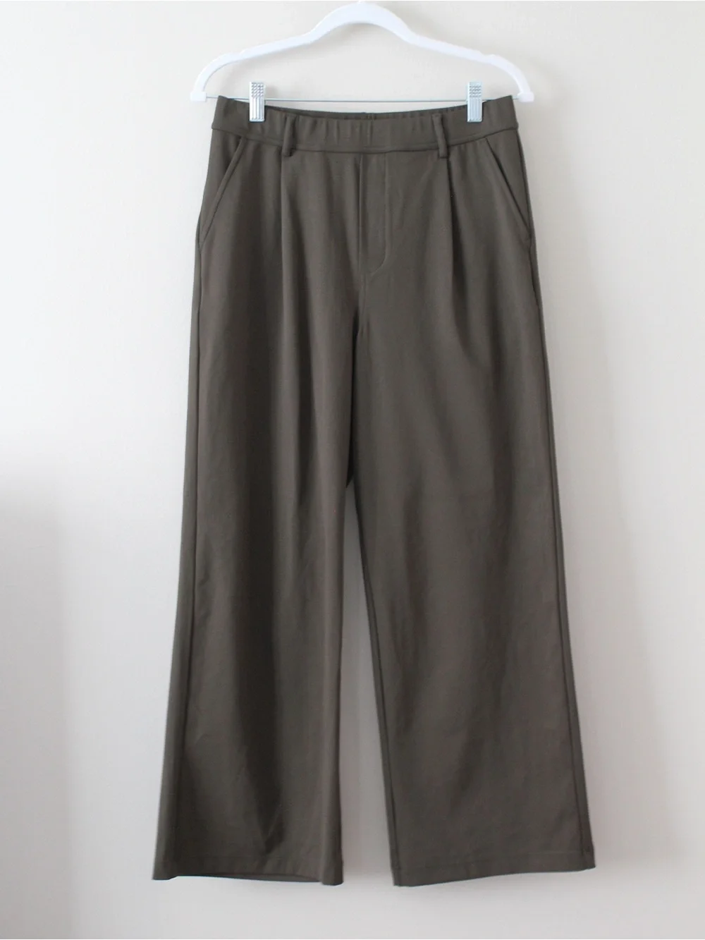NWT - Halara Flex™ DayStretch High Waisted Straight Leg Pants - Deep Red Grey